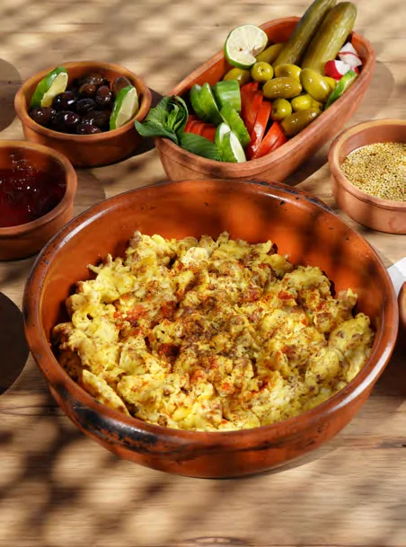 Food photography: rice dish with mezze